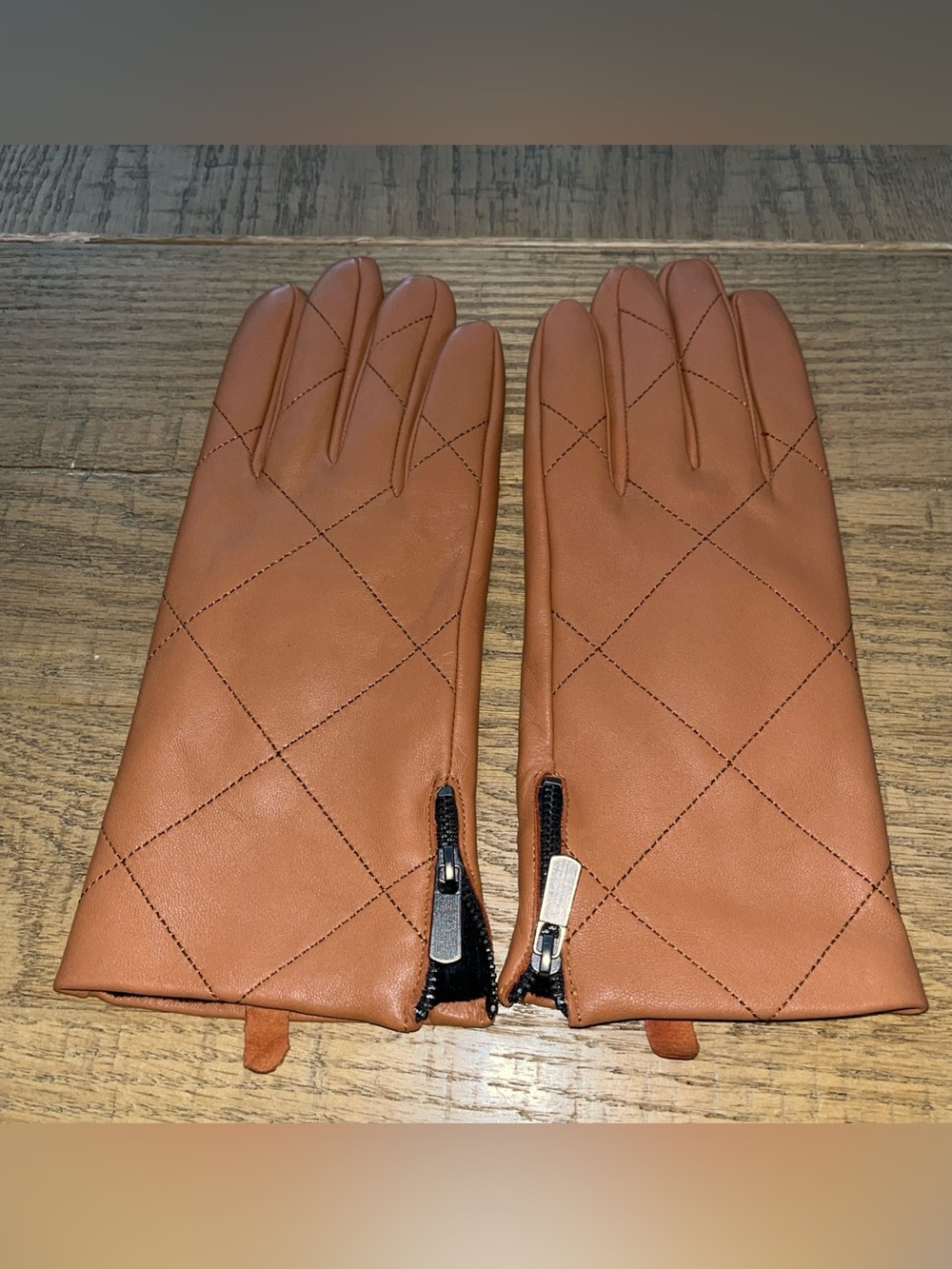 Chico's Gloves Women’s Brown Leather Quilted Zippered Sz Large